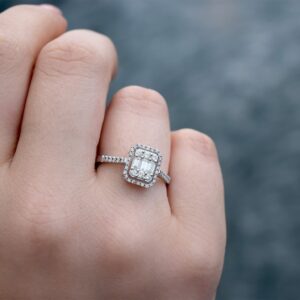 0.60 Ct Modern Tasarım Baget Kare Tektaş Yüzük