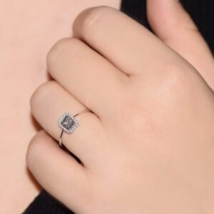 0.09 Ct Modern Tasarım Pırlanta Baget Yüzük