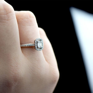 Modern Tasarım 0.35 Ct Baget Kare Tektaş Yüzük