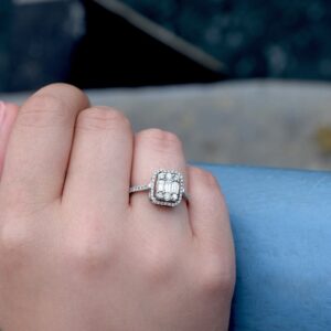 Modern Tasarım 0.80 Ct Baget Kare Tektaş Yüzük