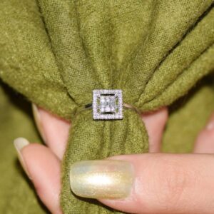 0.35 Ct .Baget Pırlanta Kare Tektaş Yüzük Modern Tasarım