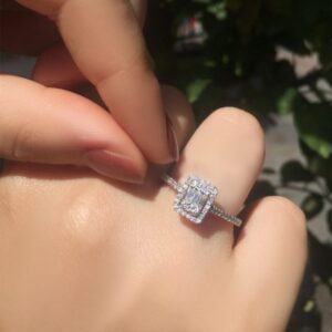 Modern Tasarım 0.40 Ct Baget Kare Tektaş Yüzük