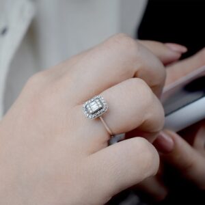 0.15 Ct. Modern Tasarım Baget Kare Tektaş Yüzük