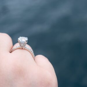 2.12 Ct Kenarı Taşlı Pırlanta Topaz Tektaş Yüzük