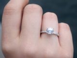 2.12 Ct Kenarı Taşlı Pırlanta Topaz Tektaş Yüzük
