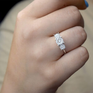 0.25 Ct. Üç Taş Pırlanta Yüzük