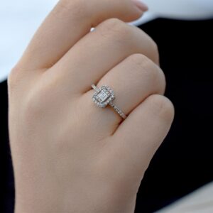 0.35 Ct. Baget Kare Modern Tasarım Tektaş Yüzük