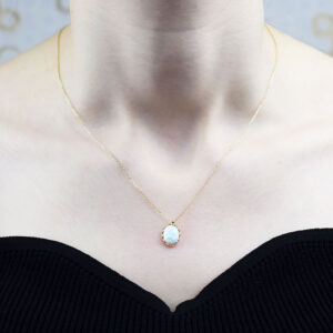 Opal Taşlı Oval Altın Kolye